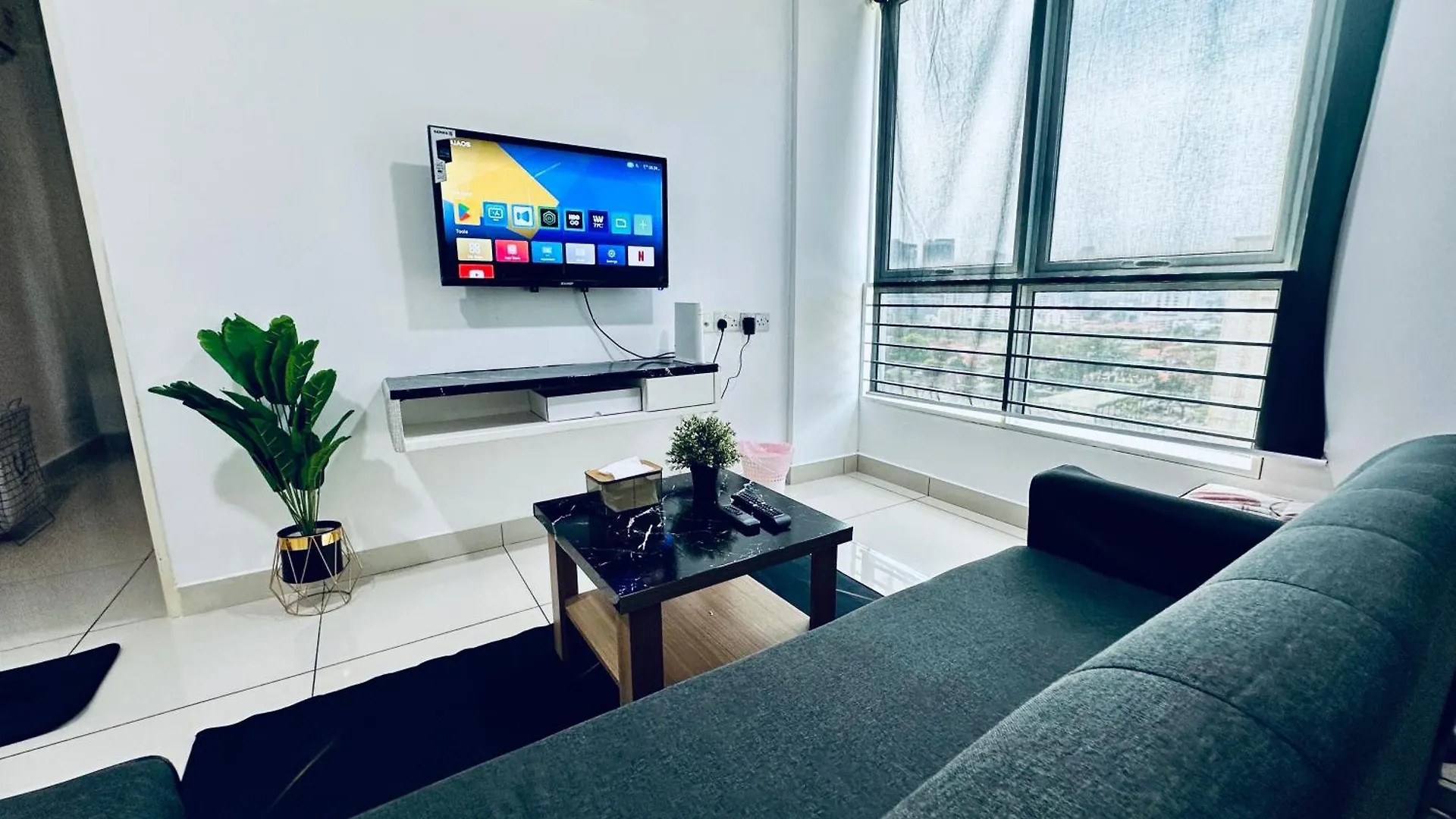 Mansion One L 8Pax 2R1B L Seaside L Gleneagles L Georgetown Apartment 0*, George Town